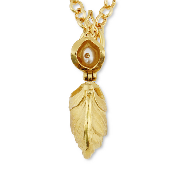 Oyster Vesta Case Necklace