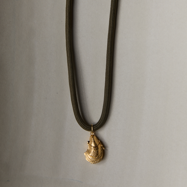 Oyster Vesta Cord Necklace 1