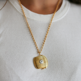 ribbed vesta case necklace